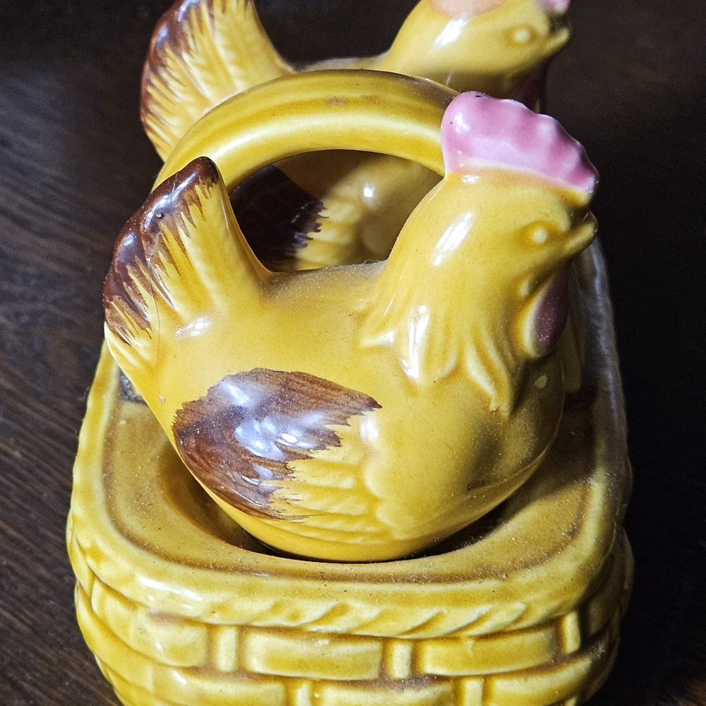 Yellow Chicken Salt and Pepper Shakers - Picture 4 of 8